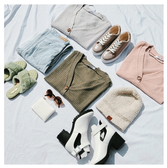 🆕️Let's stay in Collection// Green Cardigan - Picture 5 of 7